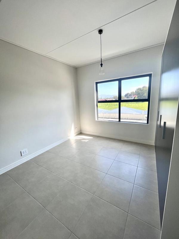 To Let 1 Bedroom Property for Rent in Somerset West Western Cape